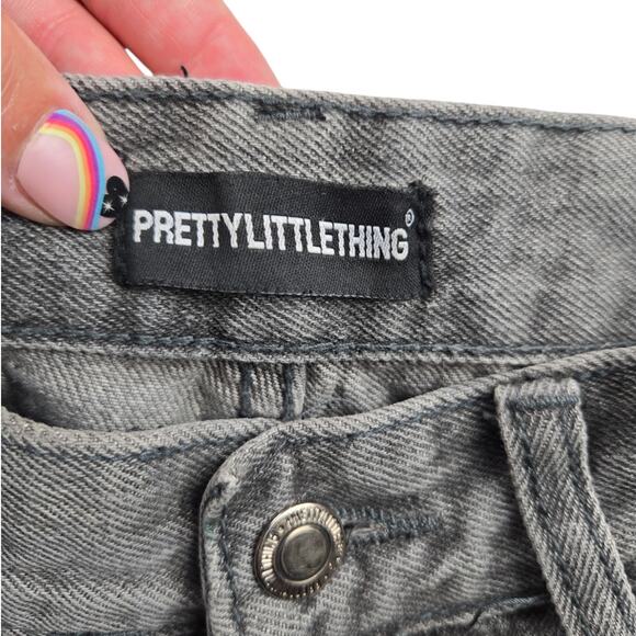 PrettyLittleThing | Grey, Distressed Jeans w/Eyes Stenciled on Pockets | Size 2 - Picture 3 of 6
